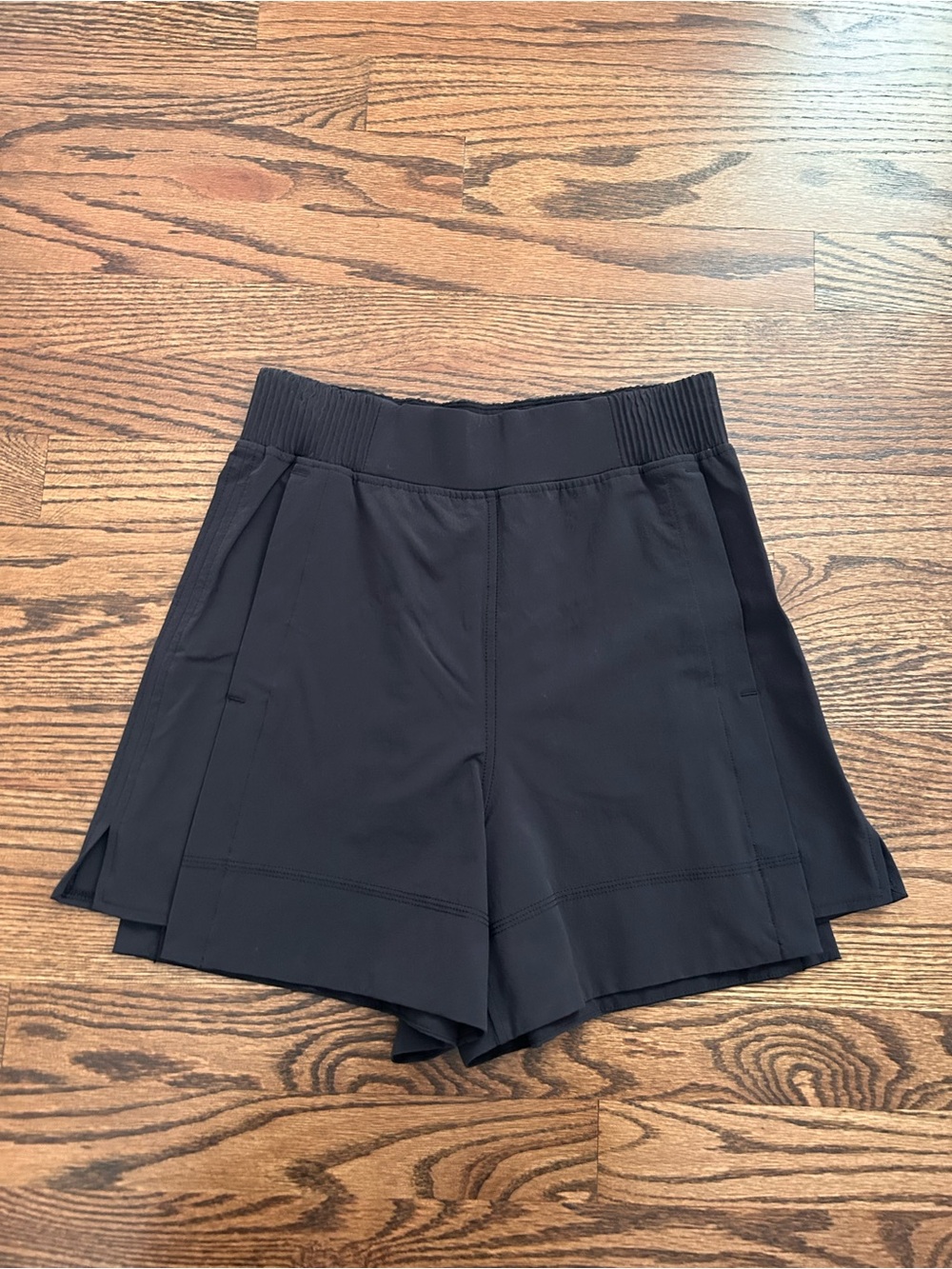 Women's Lululemon Stretch Woven Relaxed-Fit High-Rise Short 4"
